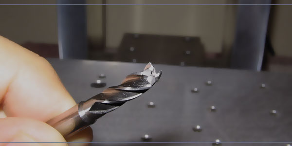 parmak-freze-ıslemenın-8-ortak-sorunu-ve-cozumlerı-freze-kirilmasi