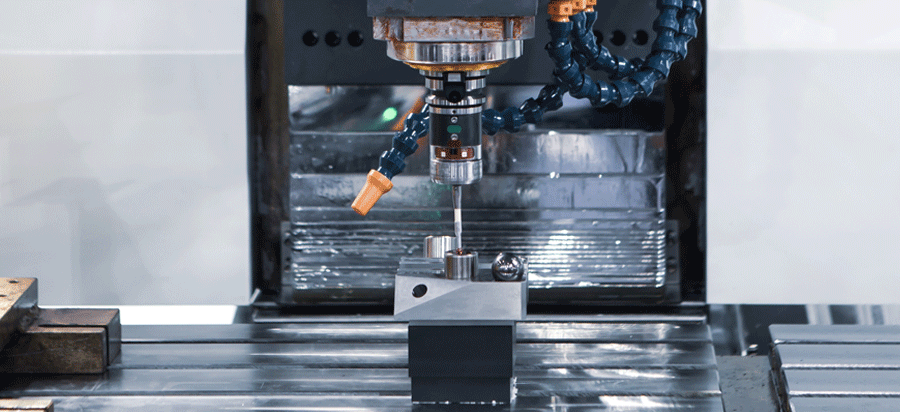 CNC torna tezgahında metal parça işleme süreci