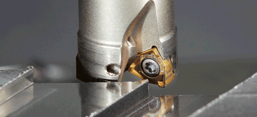Frezeleme işleminde kullanılan CNC freze tezgahı ve kesici takım detayları